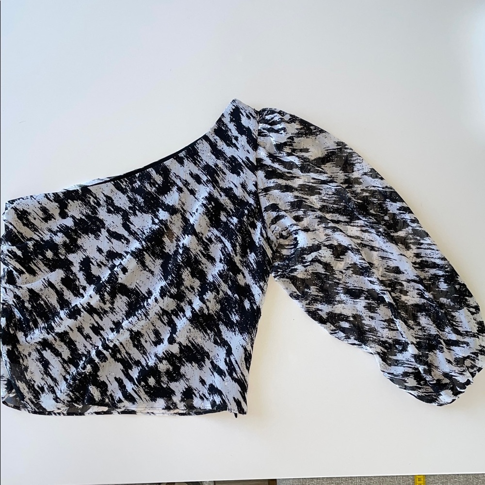 EXPRESS • Monochrome One-Shoulder Blouse • Small